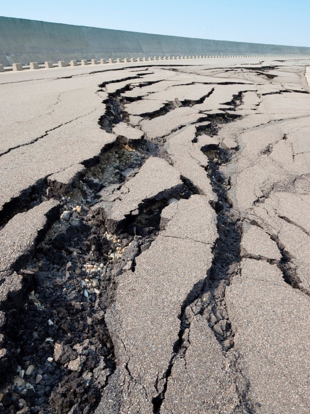 A Huge 6 4 Magnitude Earthquake Rattles California