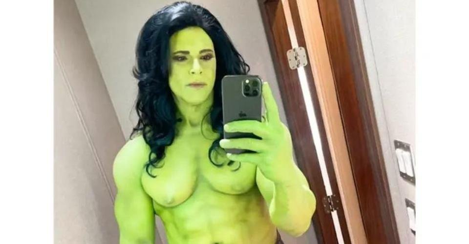 Actor Devon Lewis As She-Hulk In Make-Up