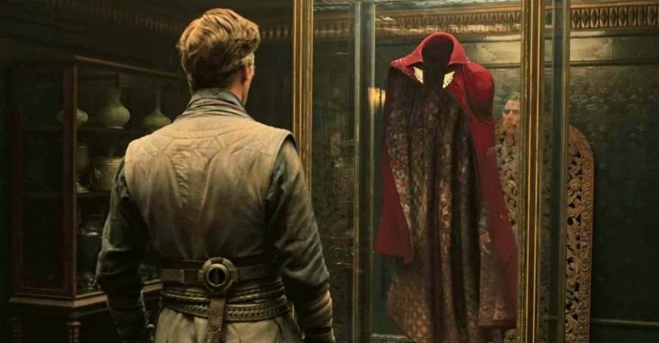 #10 Dr. Strange's Cloak of Levitation - Best Superhero Weapons